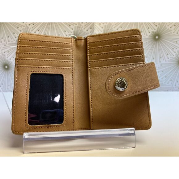 NWT Steve Madden tan bifold wallet/wristlet with detachable card case - Picture 2 of 6